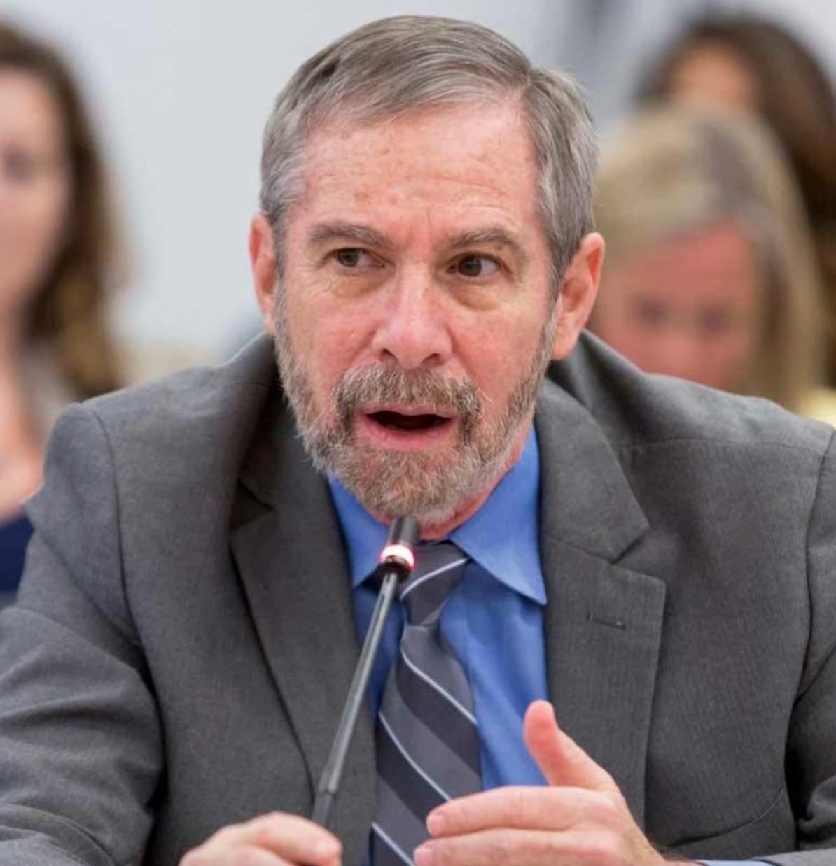 Tiến sĩ – Bác sĩ Douglas R. Lowy.