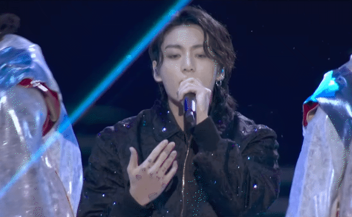 Năm ấy, Jung Kook chỉ mới 25 tuổi đã làm rạng danh Hàn Quốc