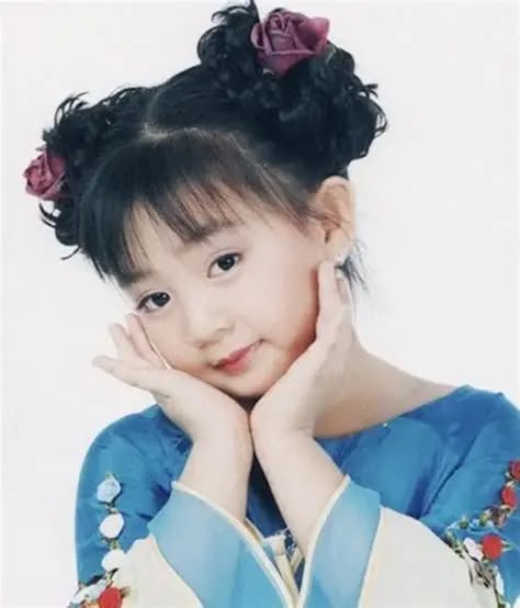 Chỉ mới 2 tuổi, Xuân Mai được cả nước biết mặt, yêu quý giọng hát