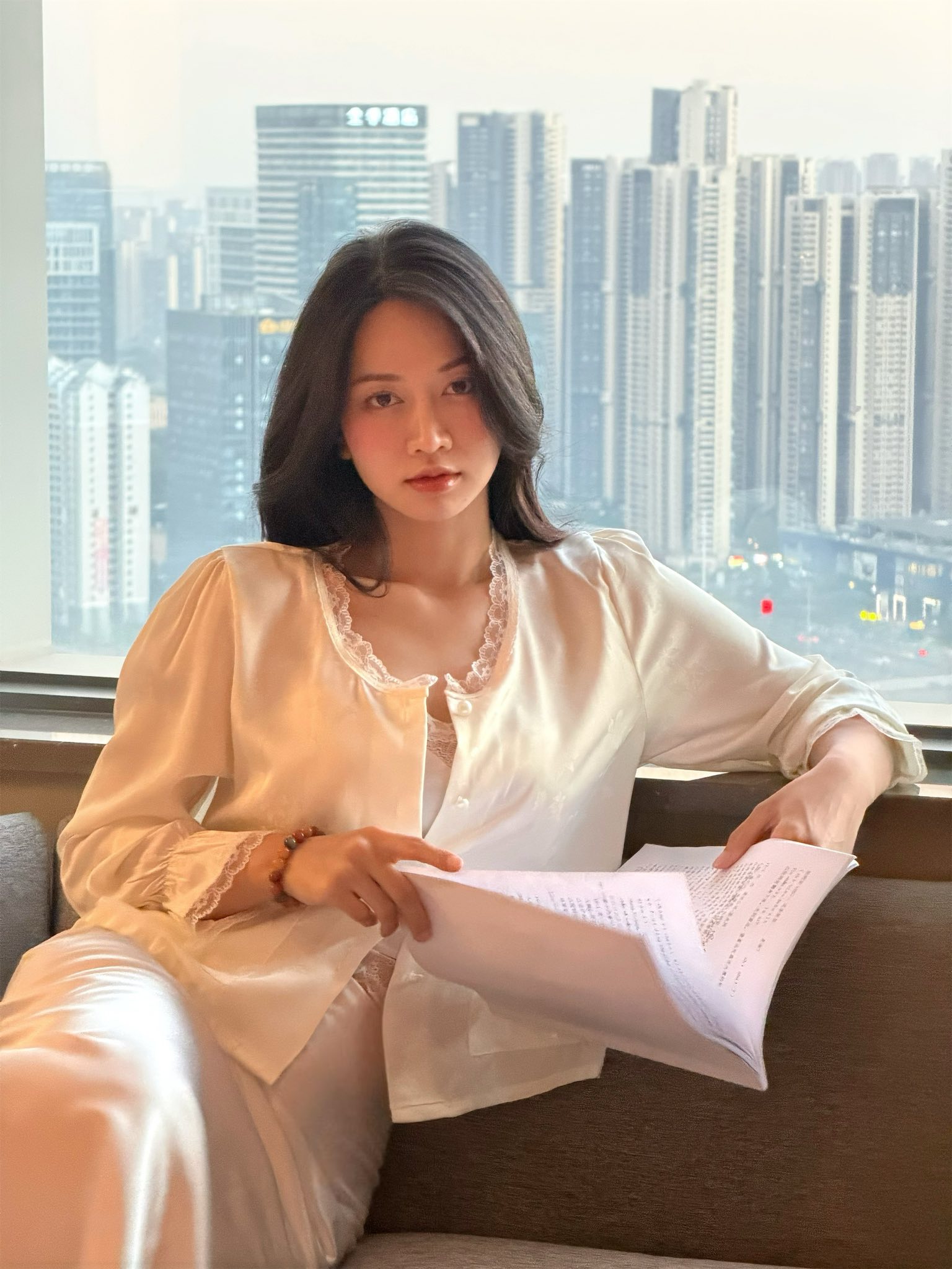 Tài sản ở tuổi 30 của TikToker Việt đóng phim Trung Quốc