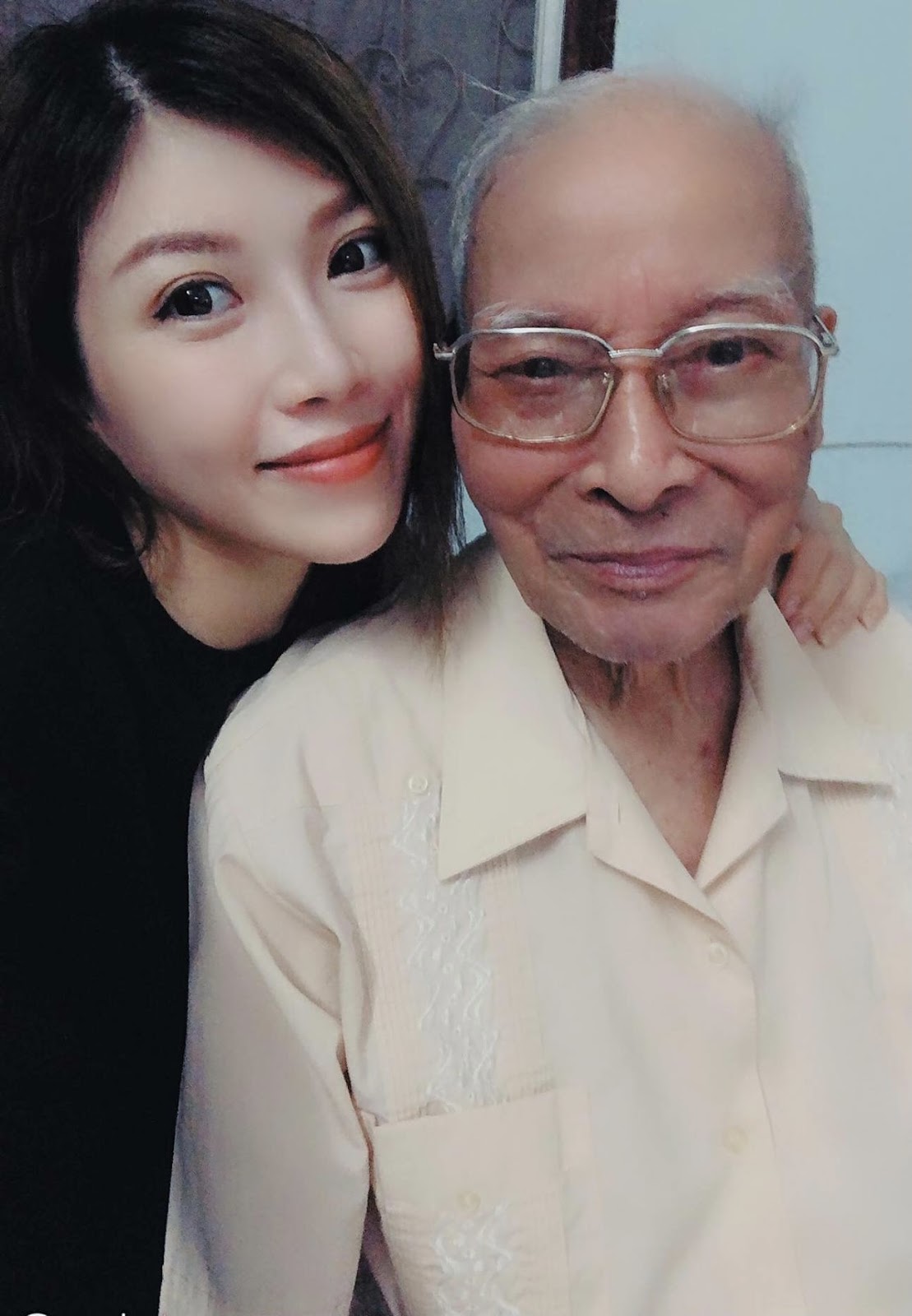 Ông ngoại của Trang Pháp - Cựu Đại sứ Nguyễn Khắc Huỳnh là một nhà ngoại giao kiệt xuất, từng tham gia Đoàn đàm phán Hiệp định Paris năm 1973 và giữ chức Đại sứ đặc mệnh toàn quyền tại Mozambique kiêm nhiệm Zambia