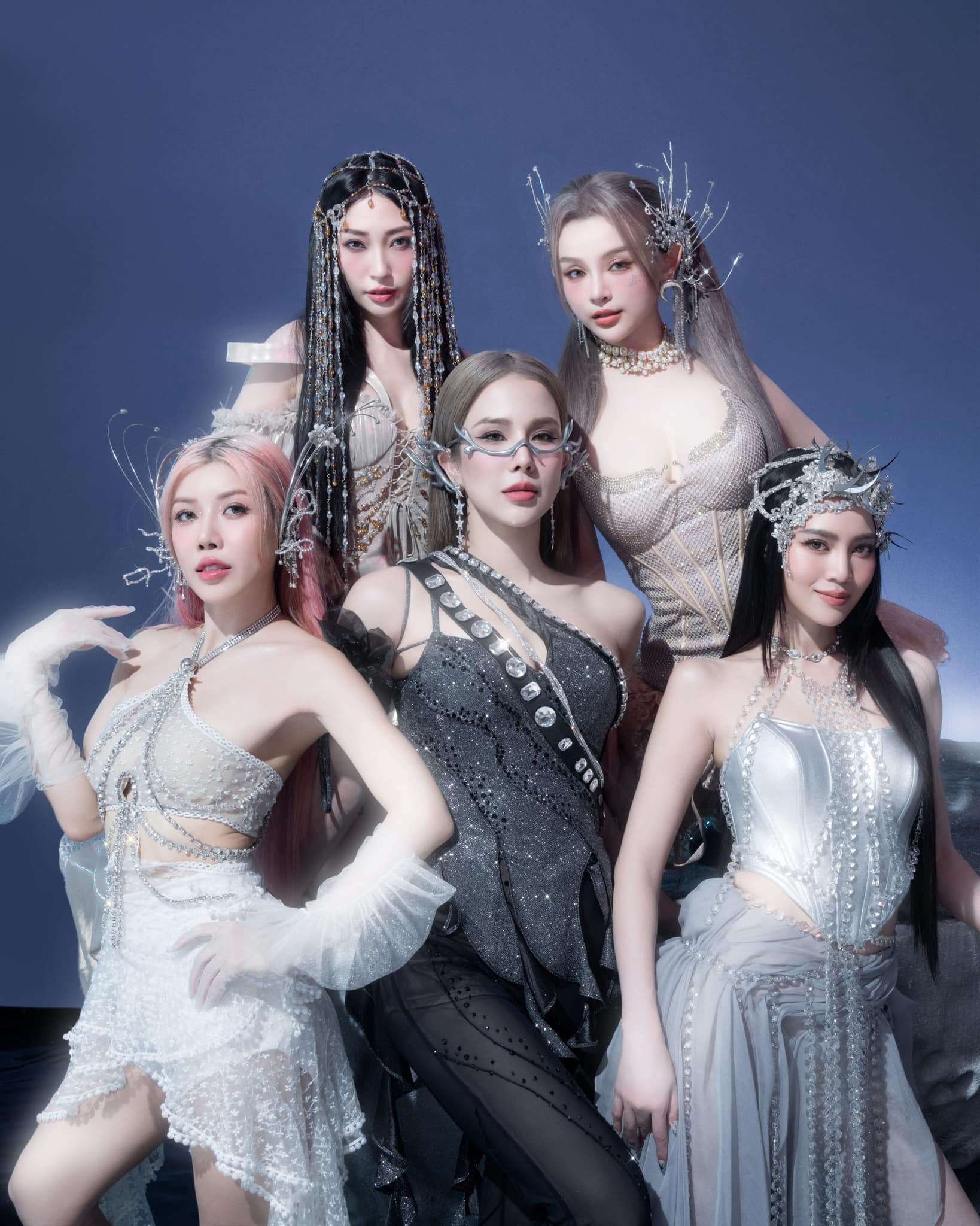 LUNAS - nhóm nhạc Chị Đẹp 