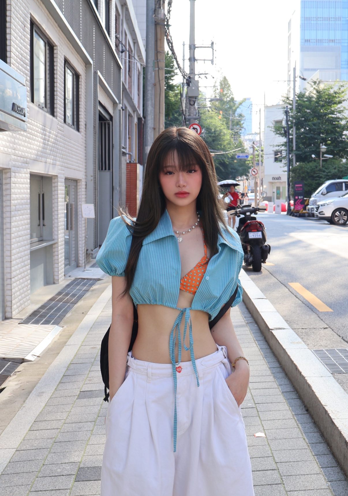 Đôi chân vô lý của Linh Ka