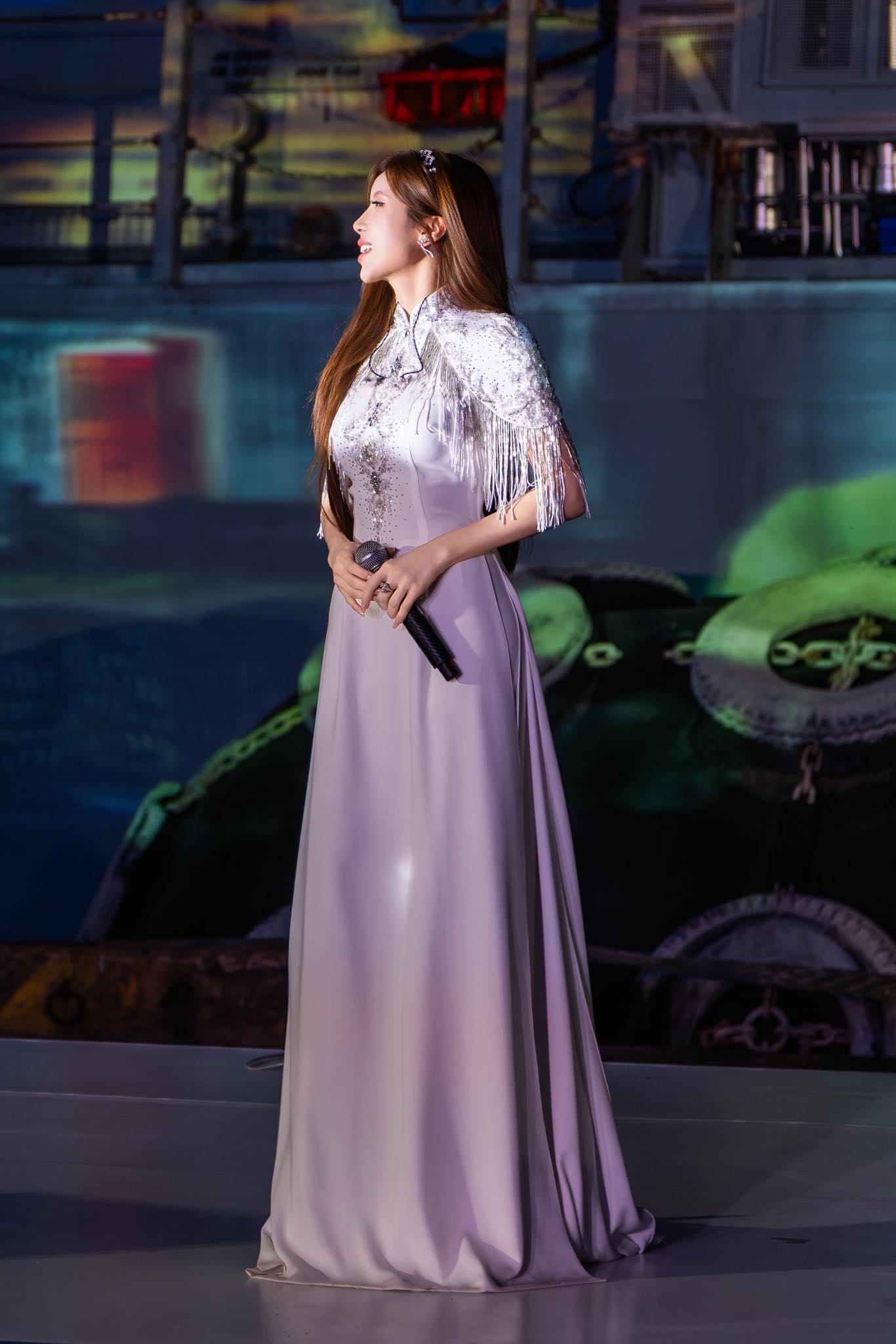 Nền tảng gia đình giúp Trang Pháp có điều kiện tiếp xúc với nhiều nền văn hóa nhưng để trở thành nghệ sĩ biểu diễn, Trang Pháp phải chứng minh đam mê với gia đình