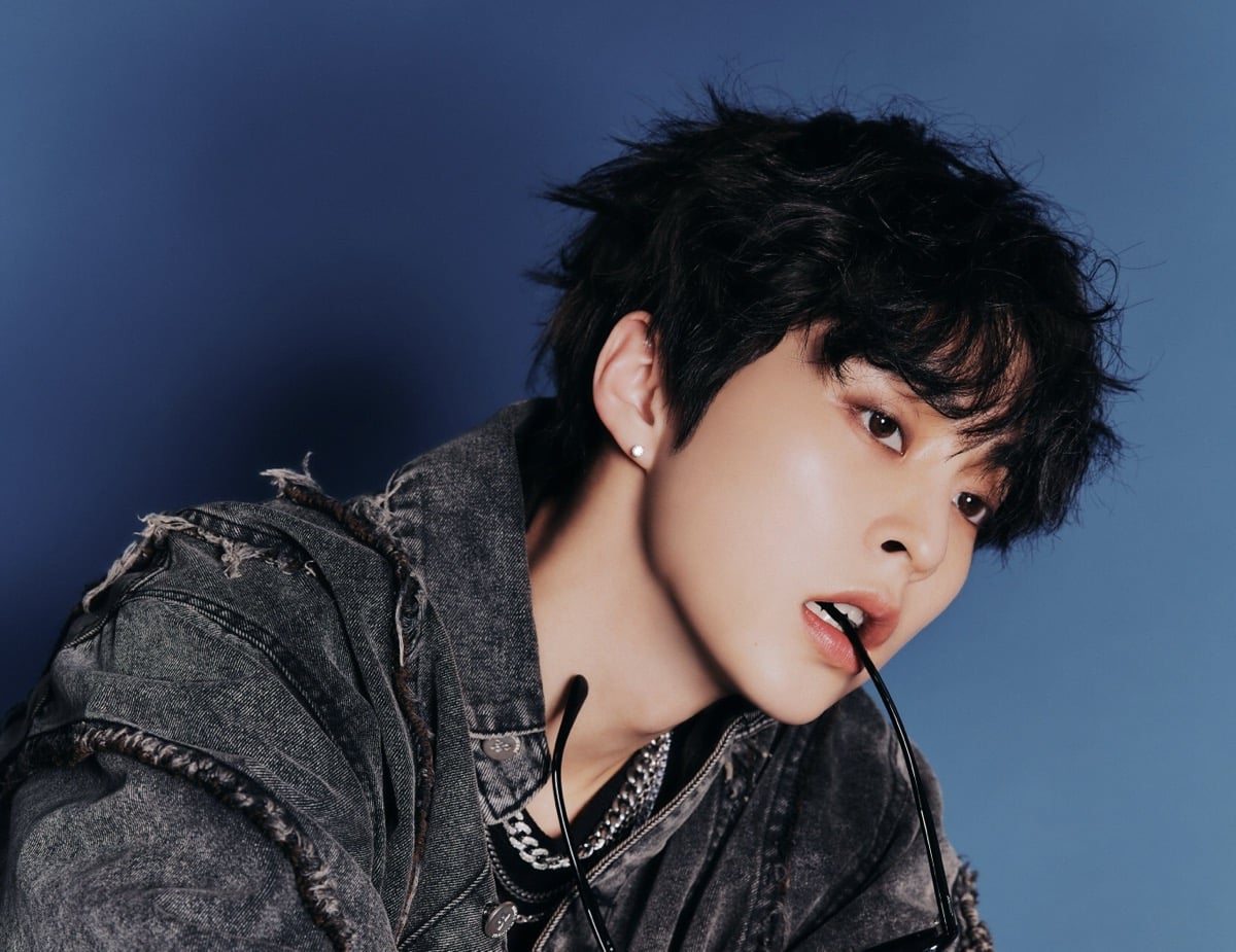 Trong suốt sự nghiệp, Xiumin từng là mảnh ghép ổn định của EXO với vai trò anh cả có giọng hát nội lực, nhảy tốt trước khi gặp khó khăn vì rời SM