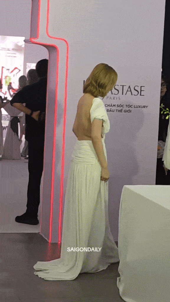 Xoài Non từng lộ diện với vẻ ngoài tăng cân vào các sự kiện vào hồi tháng 6,7 vừa qua.