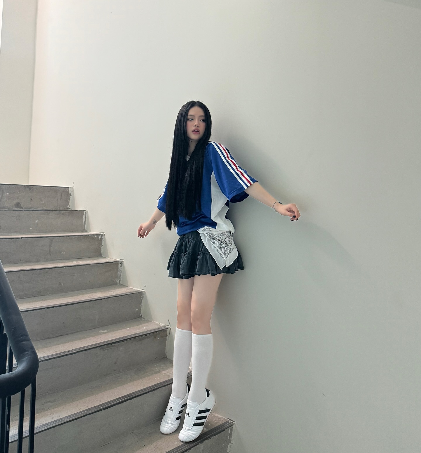 Đôi chân vô lý của Linh Ka