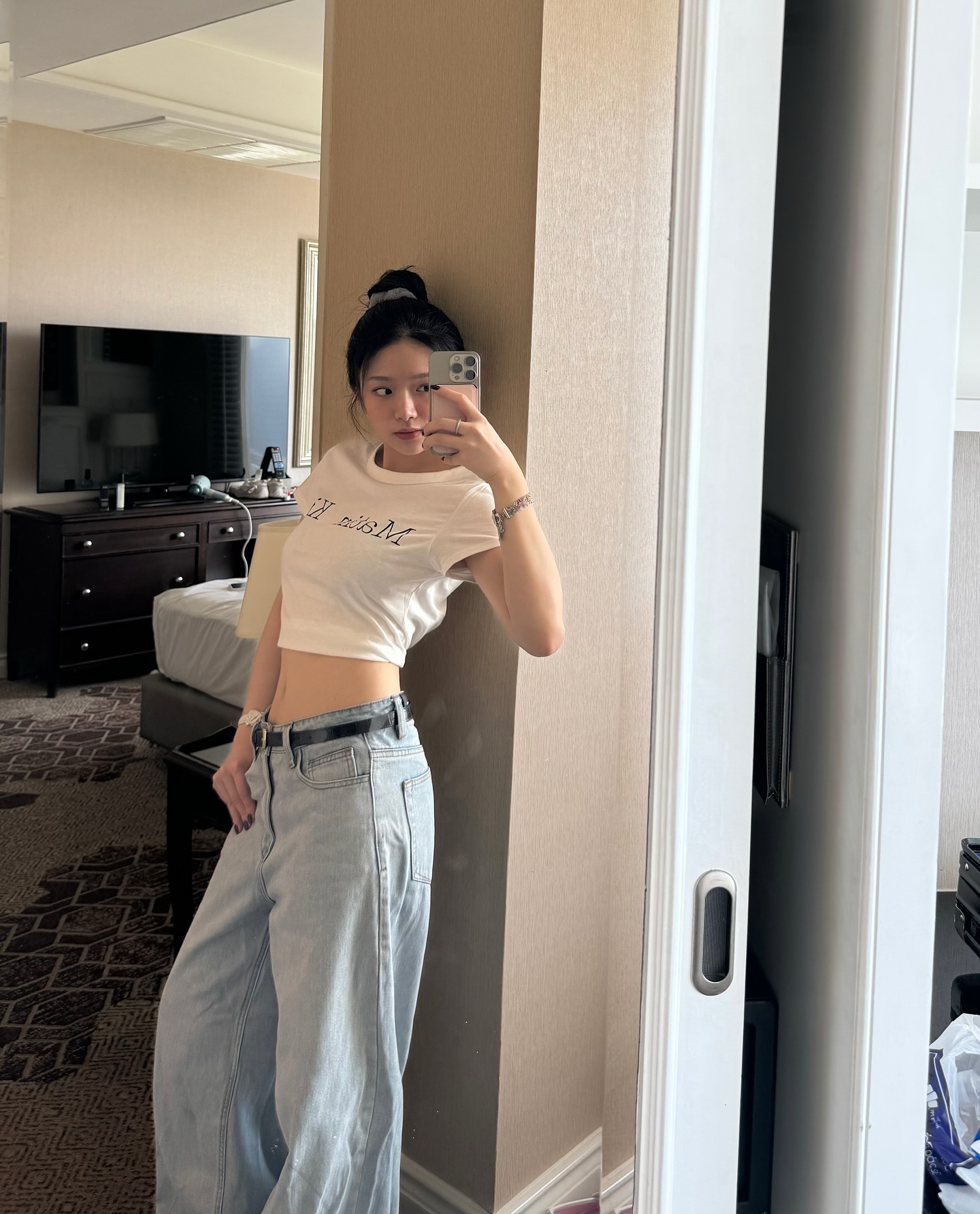 Đôi chân vô lý của Linh Ka