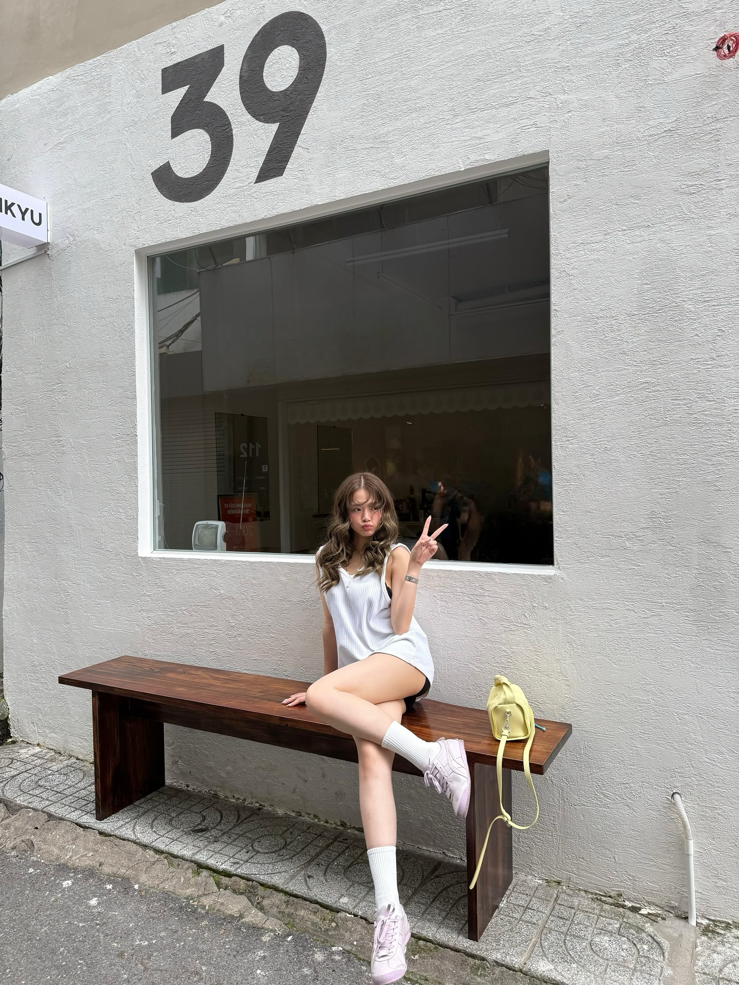 Đôi chân vô lý của Linh Ka