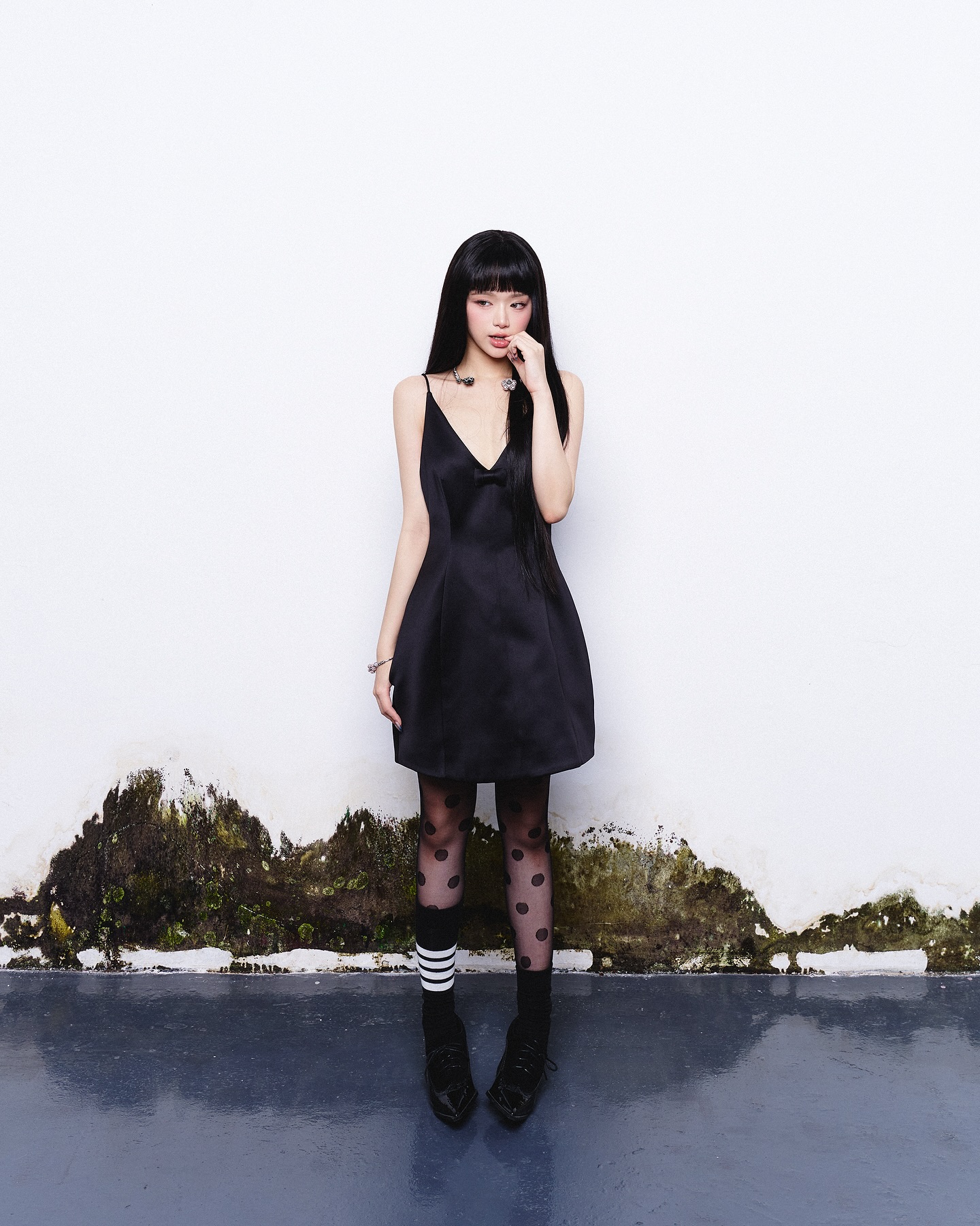 Đôi chân vô lý của Linh Ka