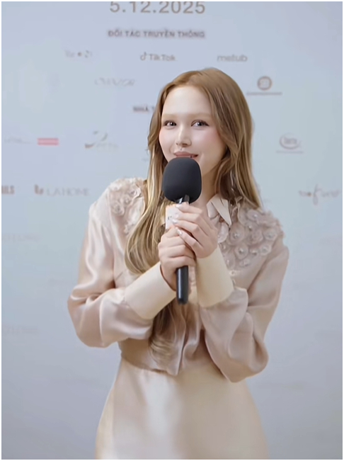 Hình ảnh mới nhất của Xoài Non gây giật mình