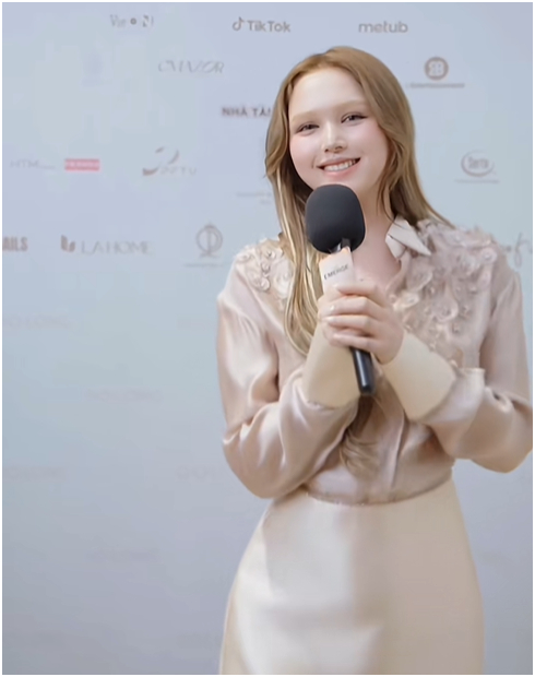 Hình ảnh mới nhất của Xoài Non gây giật mình