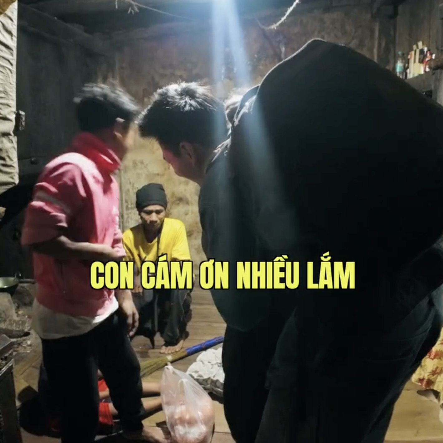 Vì sao Khoai Lang Thang luôn được bênh vực?