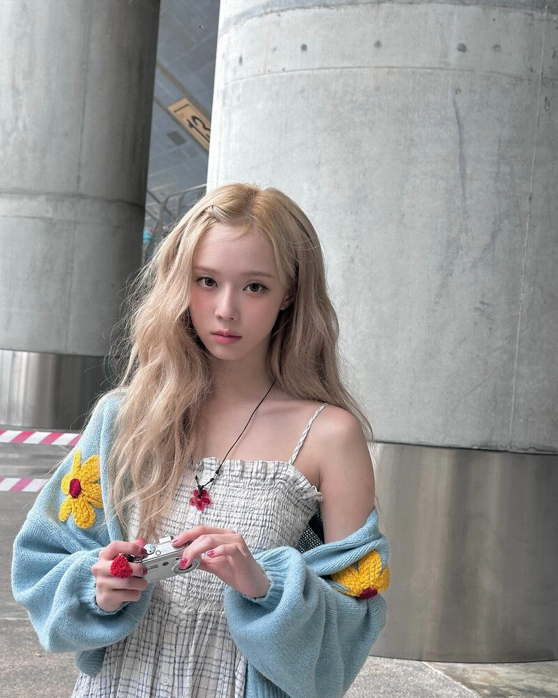 Cả Hàn Quốc phát điên vì cặp đôi này: Đỉnh lưu toàn cầu cưng bạn gái như công chúa, đang nhập ngũ cũng làm điều ngoại lệ cho nàng