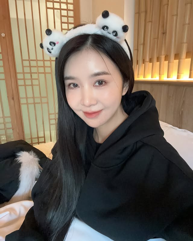 Áp lực kinh tế càng nặng nề hơn khi thu nhập của cô thời còn hoạt động idol vốn đã rất thấp