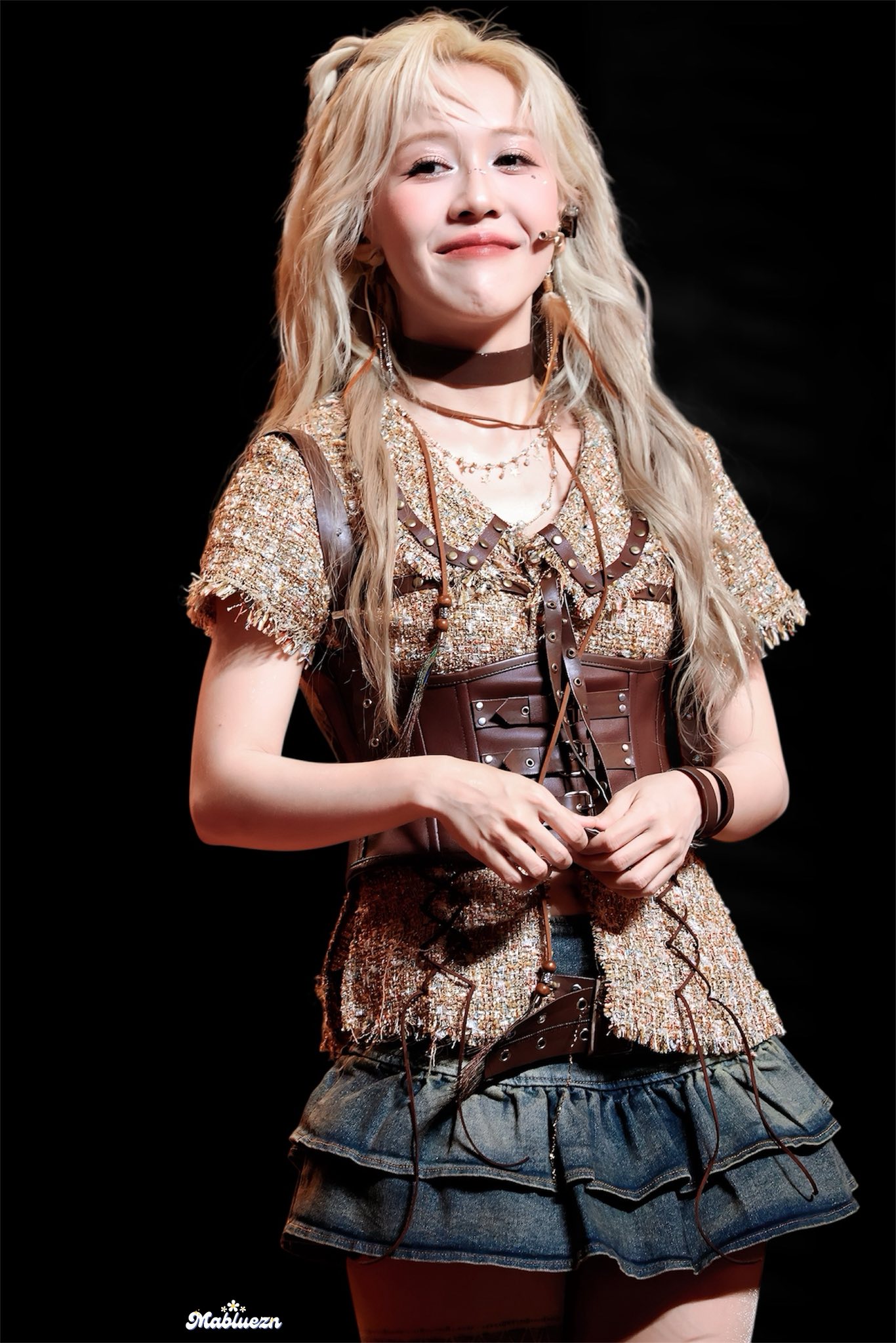 Nữ ca sĩ có 3 đời gia đình làm quân nhân: 8 triệu fan 3,6 tỷ lượt xem, tuổi 30 lột xác thành mỹ nhân