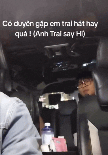 Hát karaoke cực nghiêm túc