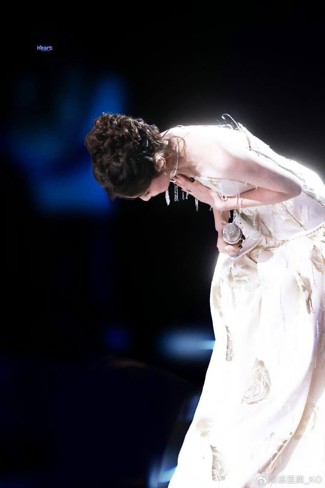 Khung hình đẹp như cổ tích của Bạch Lộc 