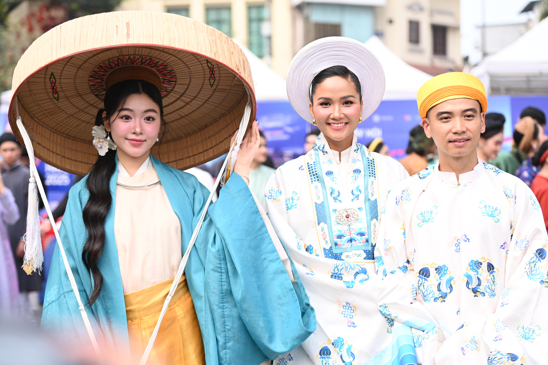 Lọ Lem và vợ chồng H'Hen Niê