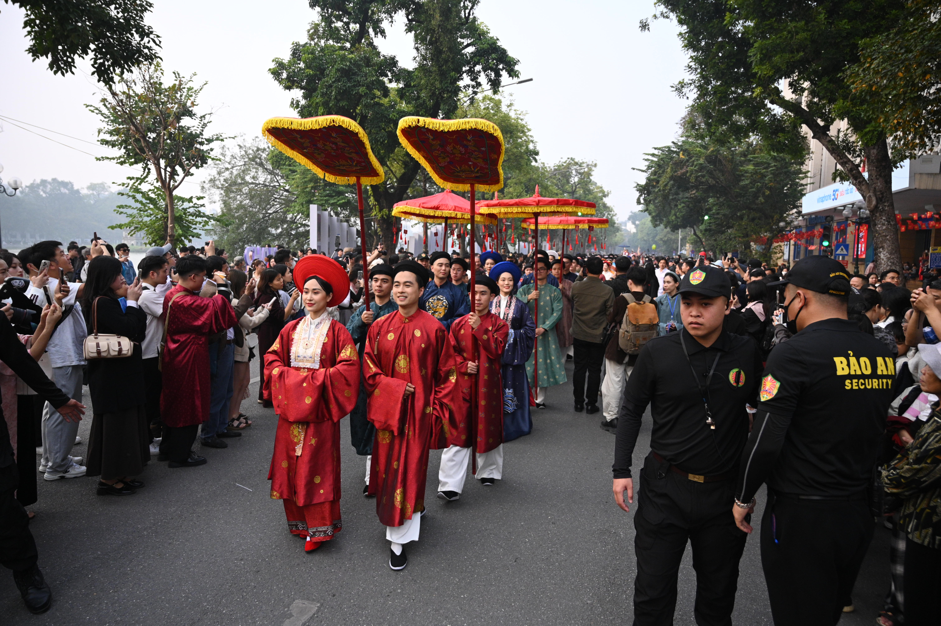 Đoàn diễu hành thu hút sự chú ý từ công chúng