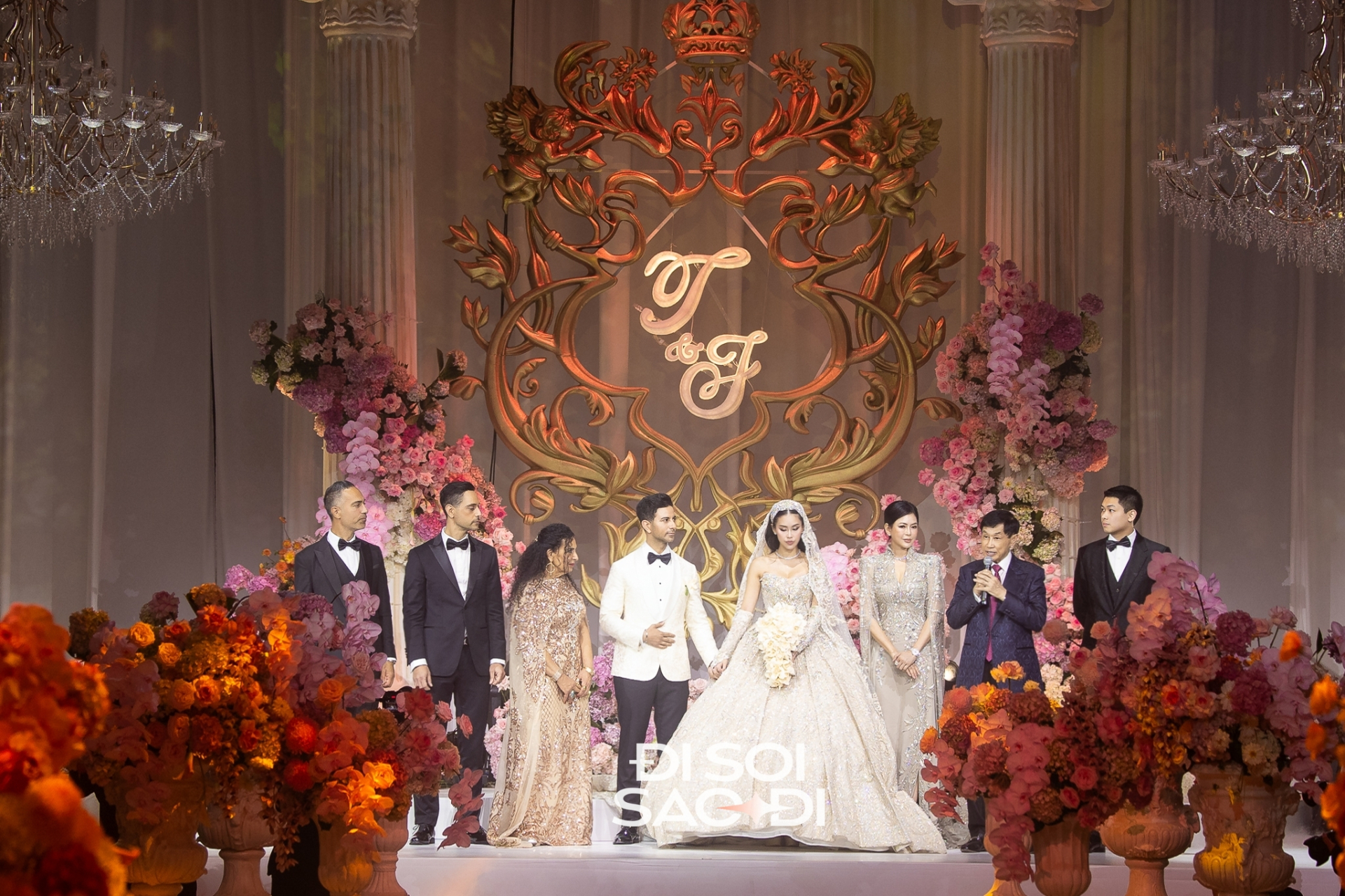 Tỷ phú Johnathan Hạnh Nguyễn cũng có phát biểu và cảm ơn ngắn gọn khi con gái đi lấy chồng