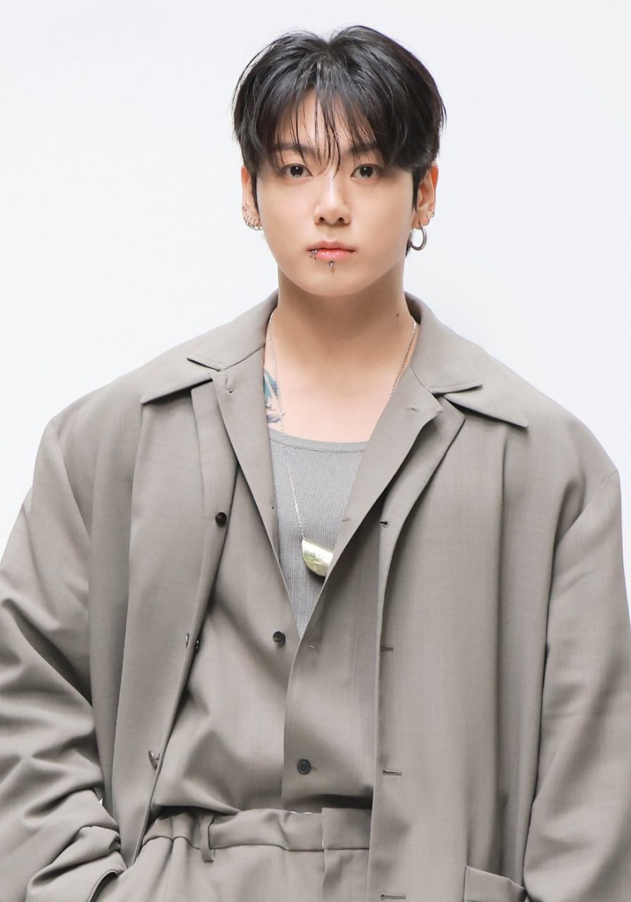 Sự việc trở nên căng thẳng hơn khi hàng loạt fansite lớn đặc biệt là ở Trung Quốc tuyên bố “đóng cửa”