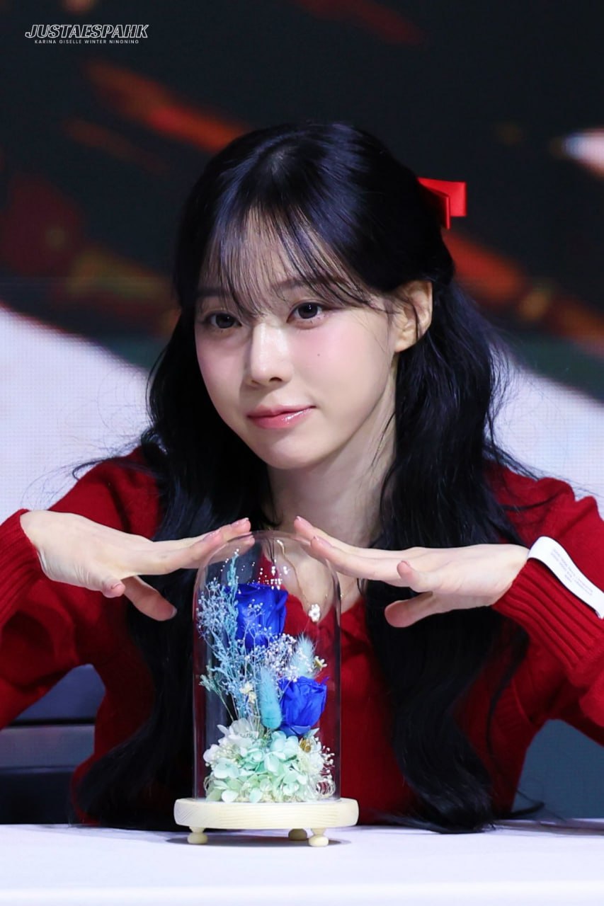 Màn lộ diện mới nhất của Winter tại fansign bị soi kỹ từng động thái, người hâm mộ ngó lơ