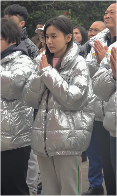 Vào năm 2024 - trên Douyin lan truyền hình ảnh Giang Khải Đồng trong buổi khai máy một dự án phim truyền hình.