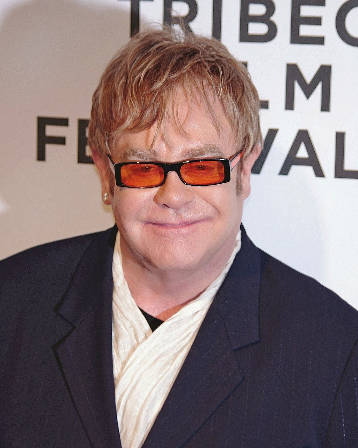 Elton John là huyền thoại âm nhạc của nước Anh
