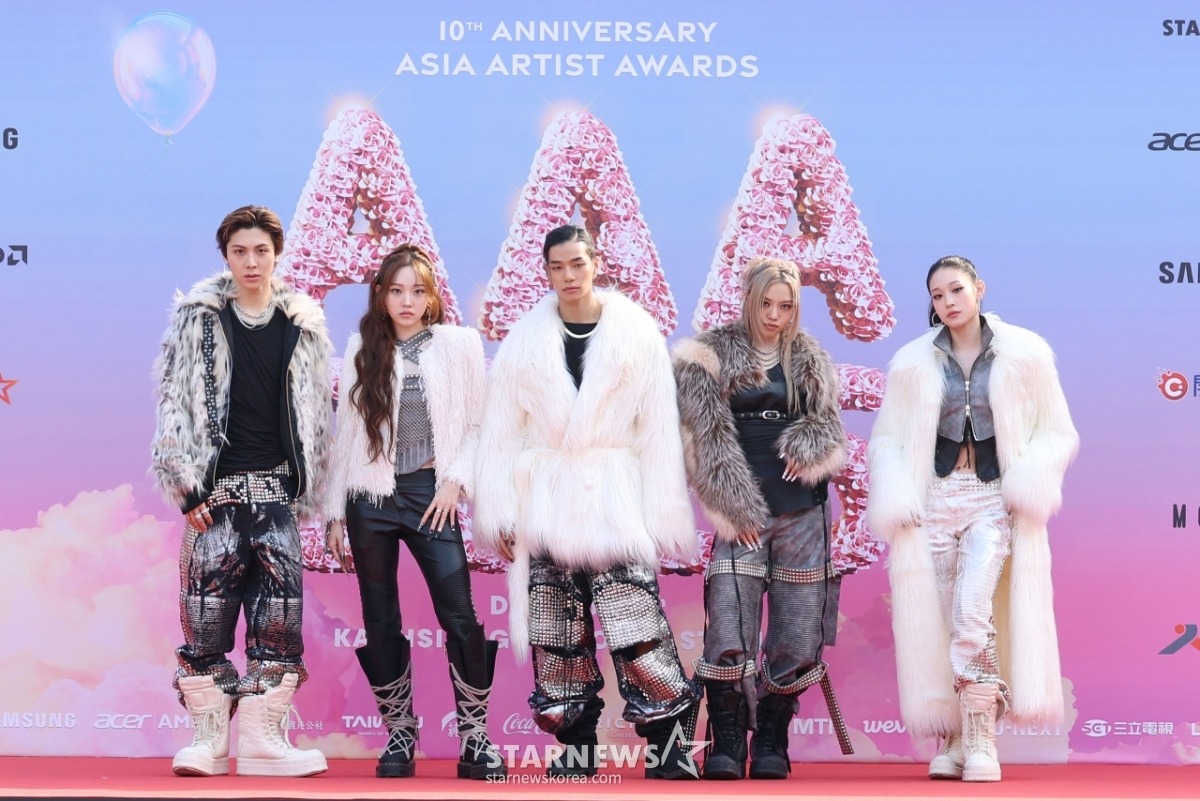 Thái độ của 2 thành viên nam trong ALLDAY PROJECT đang bị chỉ trích nặng nề