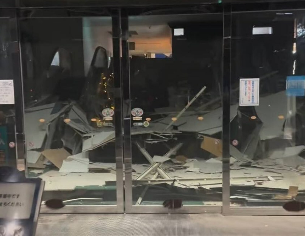 Những hình ảnh kinh hoàng trong trận động đất 7,5 độ tại Nhật Bản: Cả thành phố rung chuyển, nhiều người bị thương, 90.000 người sơ tán