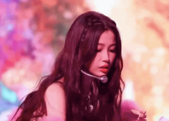 Phản ứng Ngu Thư Hân khi khóc 