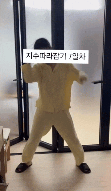 Thành viên đẹp nhất BLACKPINK nhảy xấu nhưng được cái nhiệt tình