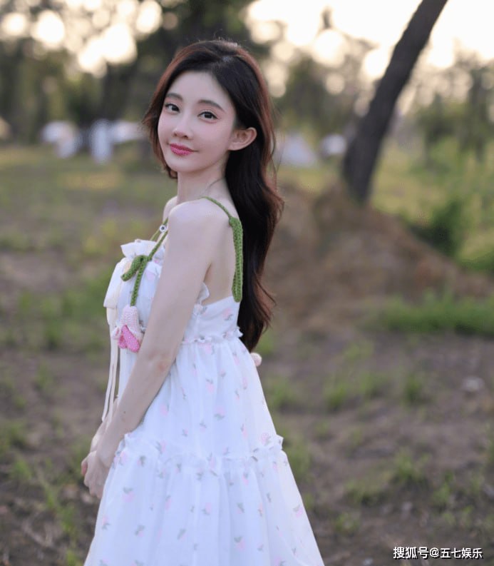 Khi sức khỏe dần ổn định, Phùng Đề Mặc đã nỗ lực quay trở lại với công chúng cùng lời hứa sẽ tiếp tục cống hiến cho âm nhạc