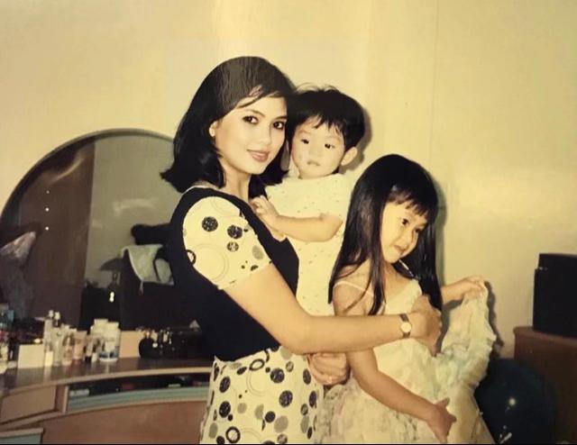 Ngay cả khi đã thành mẹ 2 con, bà Thuỷ Tiên vẫn rất đẹp