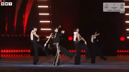 Khán giả Thái Lan và quốc tế đồng loạt gọi đây là “màn trình diễn đẳng cấp quốc tế”