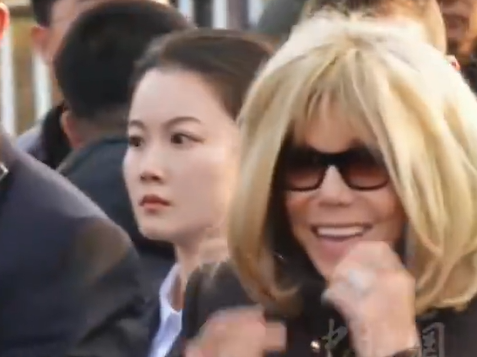 Thân phận thật của nữ vệ sĩ hot nhất MXH, ánh mắt sắc lẹm như chim ưng