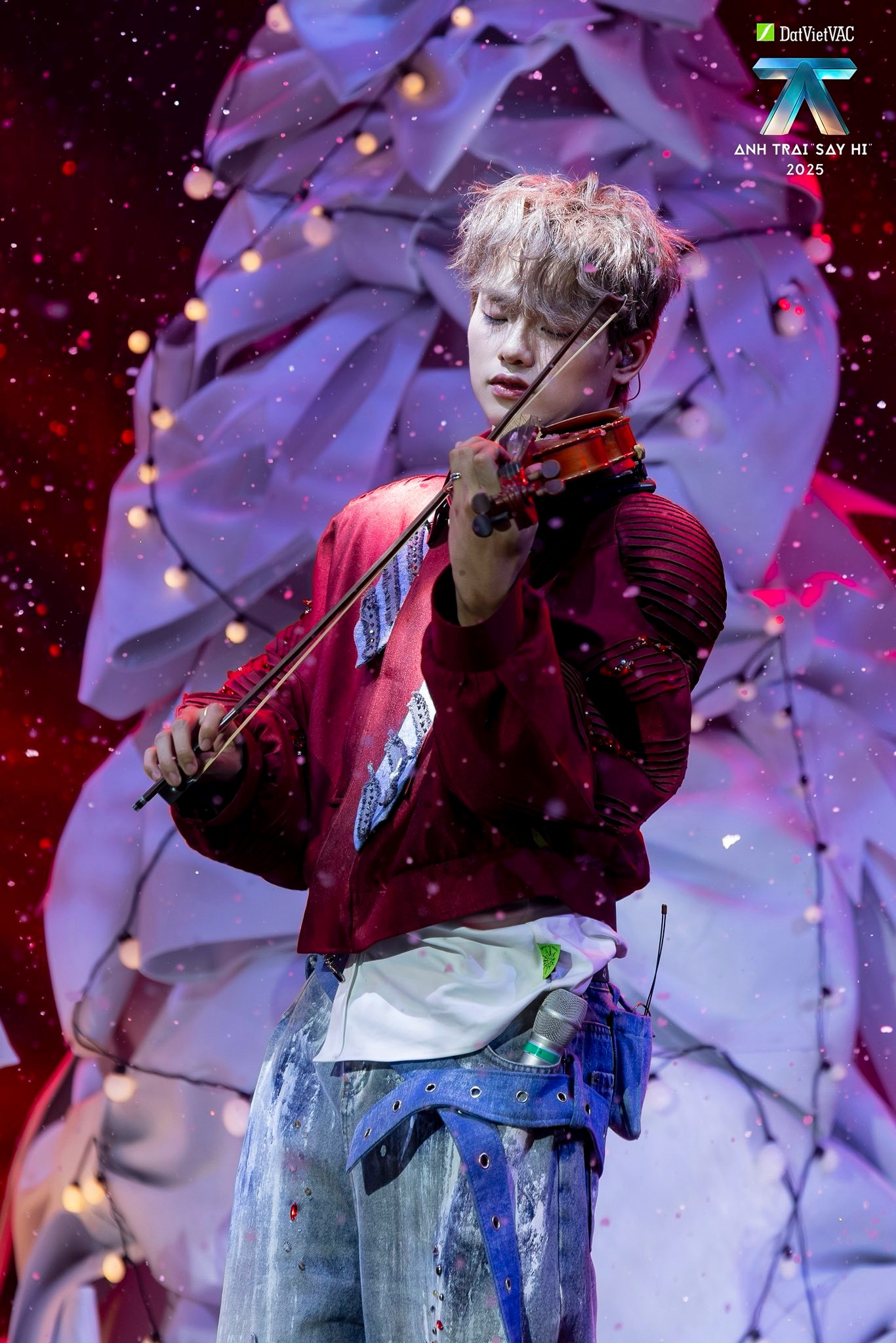 buitruonglinh có lẽ là một trong những gương mặt bứt phá mạnh mẽ nhất