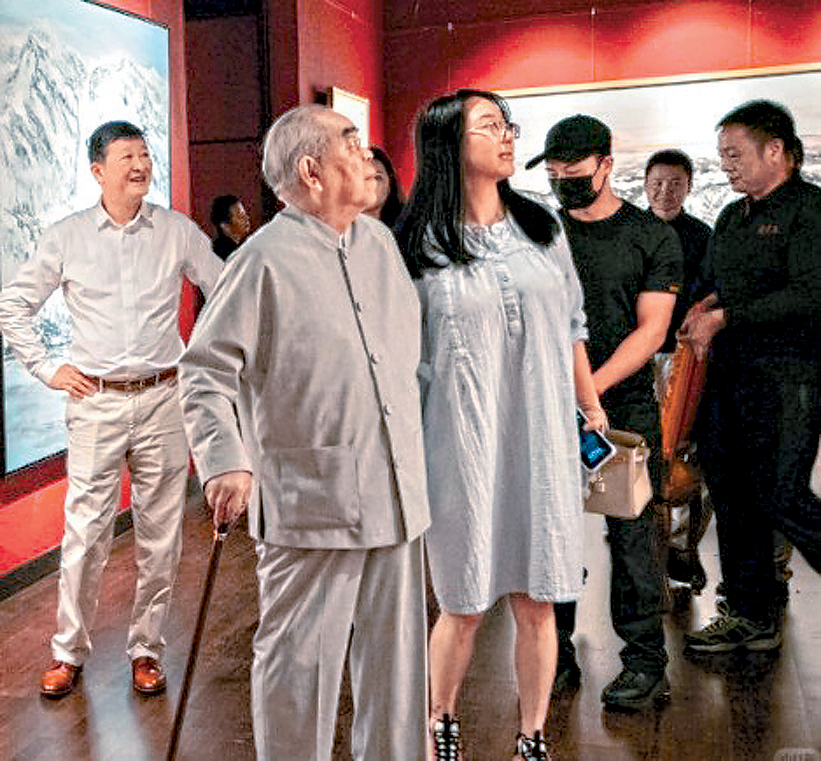 Hình ảnh được cho là Từ Manh mang thai vài tháng trước