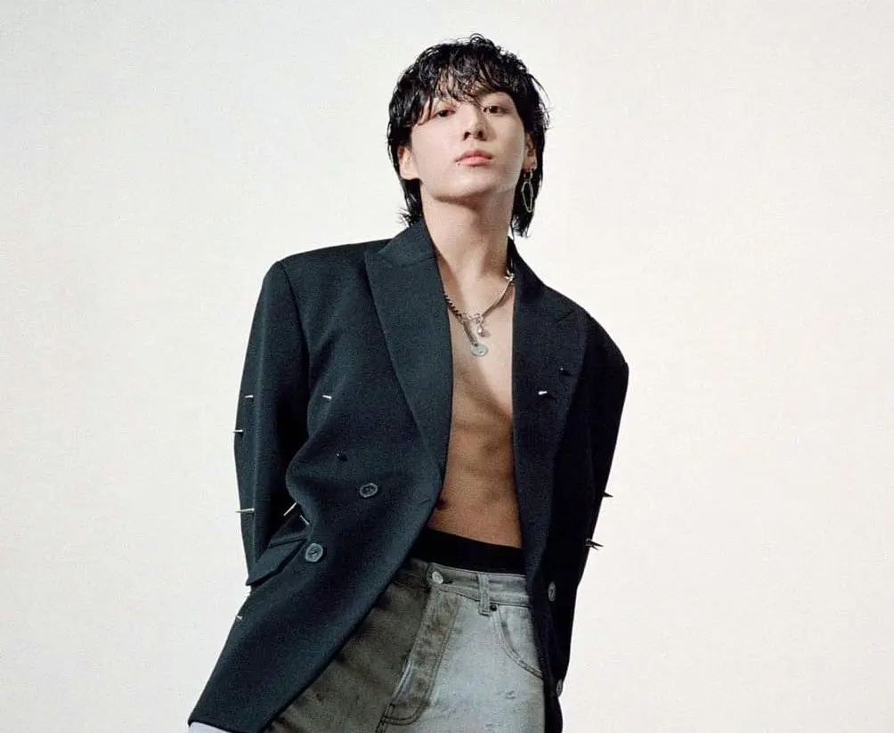 Jungkook là em út vàng của BTS