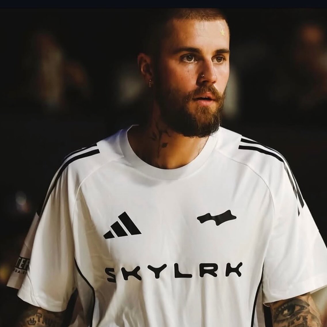 Dù gây ra nhiều tranh cãi, anh vẫn là biểu tượng khó thay thế