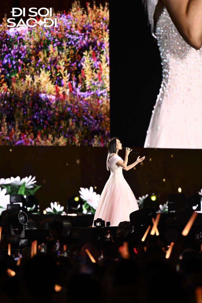 Concert Mỹ Tâm tiếp tục diễn ra với nhiều màn trình diễn đặc biệt
