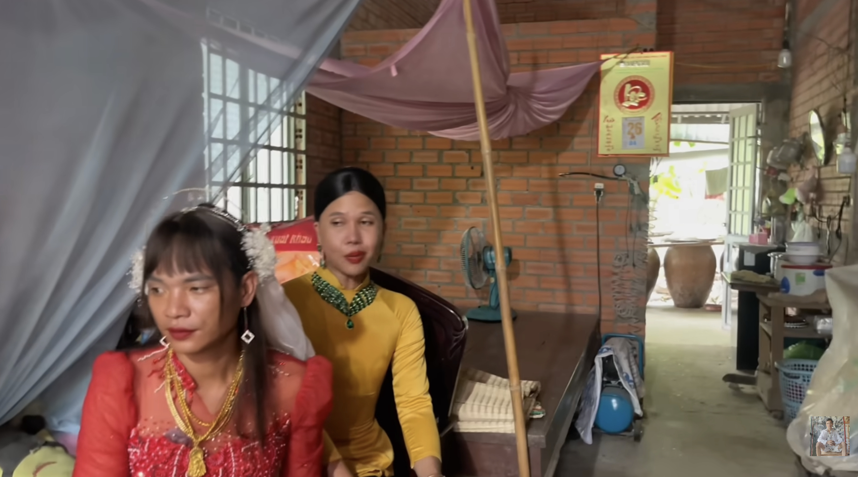 Mẹ chồng đề nghị con dâu đưa vàng cưới cho mình giữ