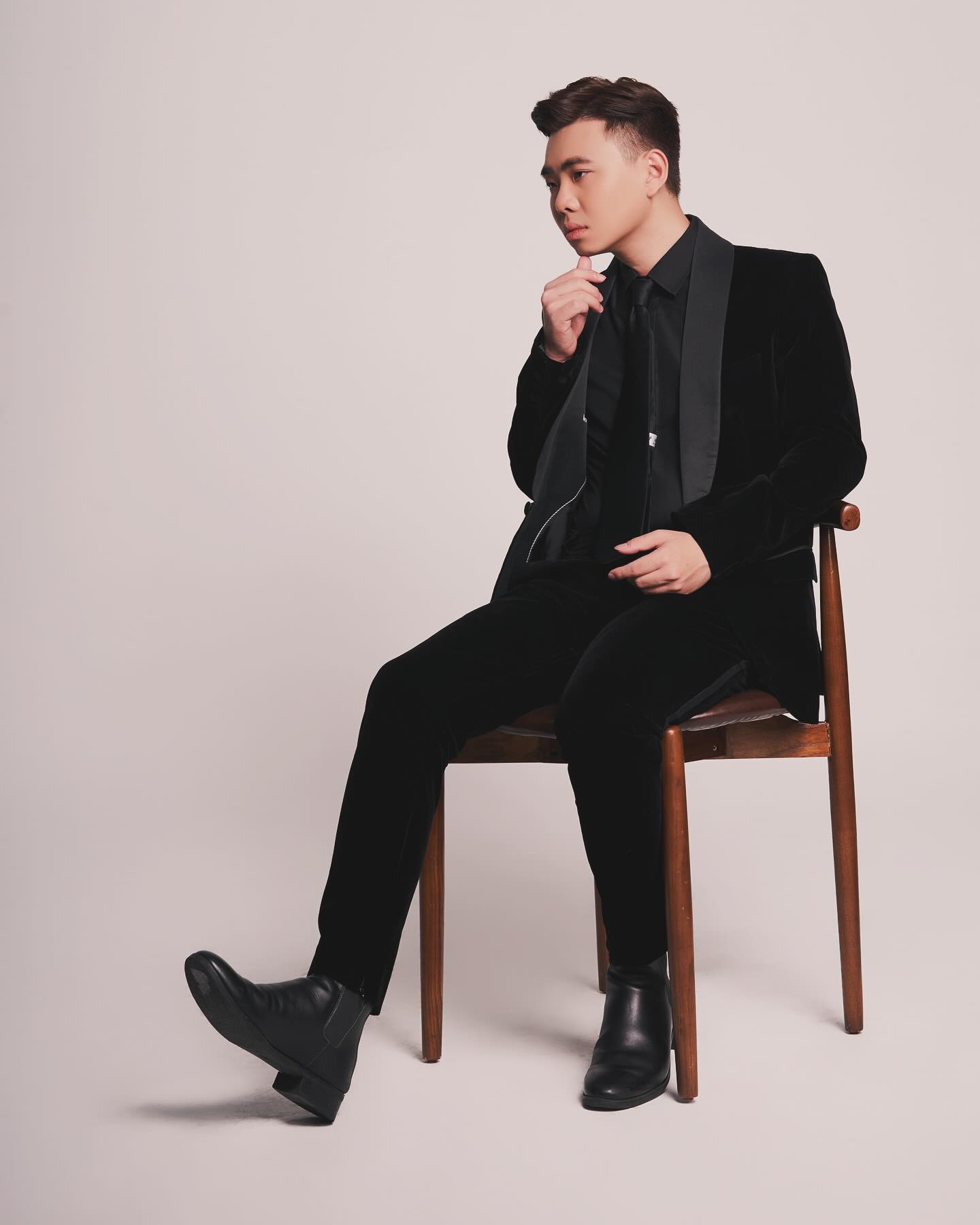 Vưu Tuấn Kiệt hiện giữ vị trí Giám đốc phát triển dự án tại công ty bất động sản gia đình Hòa Anh Phát