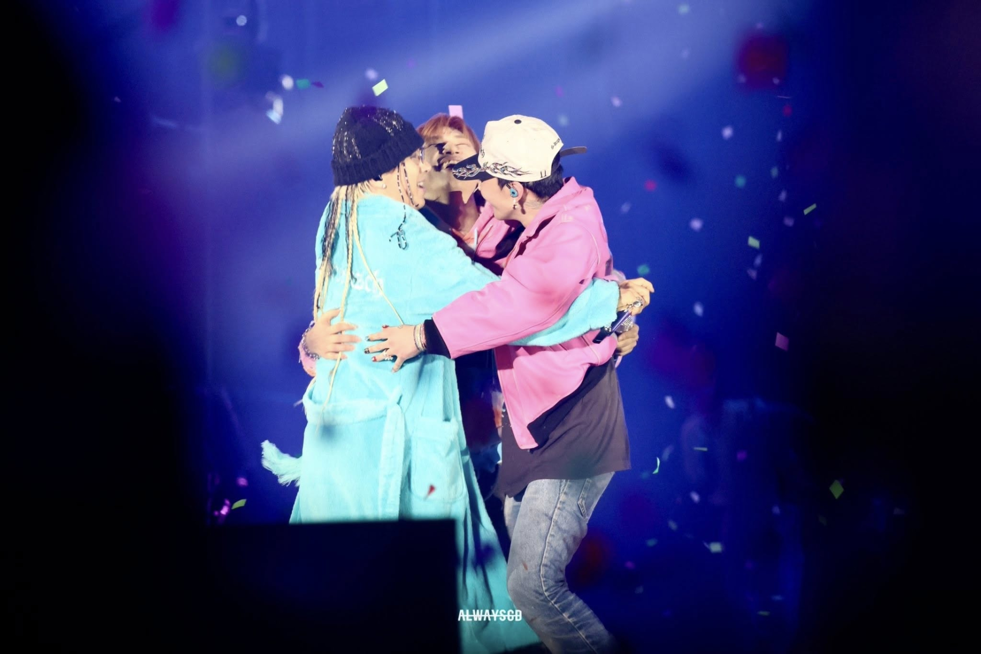 BIGBANG trở lại sân khấu concert ủng hộ G-DRAGON