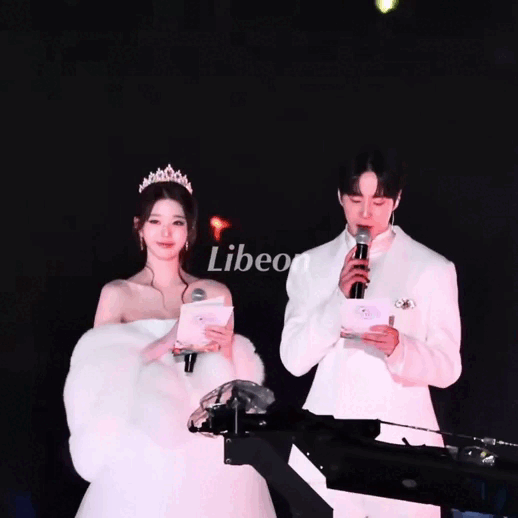 Sánh đôi cùng Lee Jun Young, Jang Wonyoung trở thành tâm điểm của sự kiện