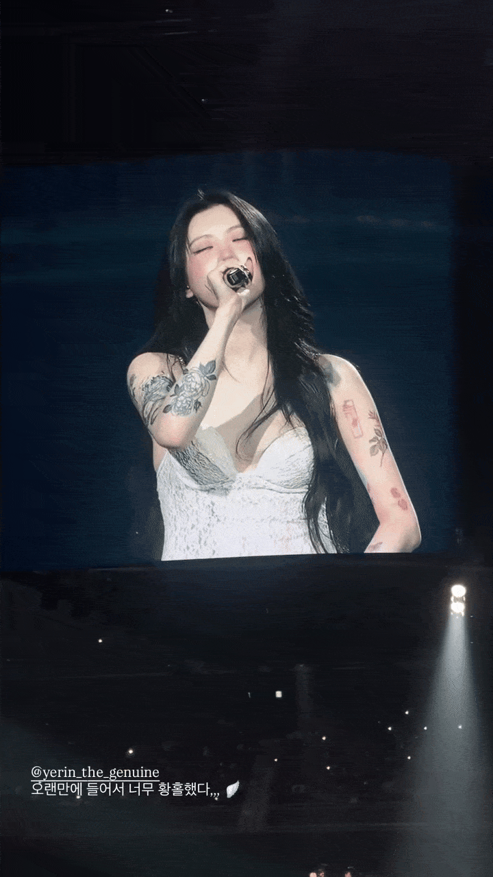 Yerin tỏa ra vibe vừa nữ tính, sexy mà cũng vừa cool ngầu