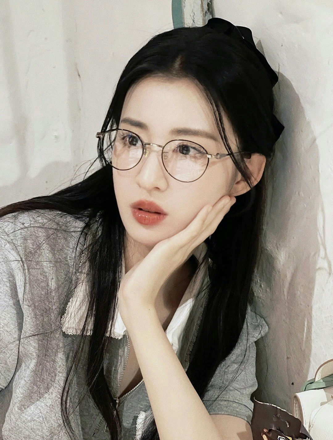 Nhưng thực tế, cô cận đến 6 diop (Ảnh: Kbizoom)