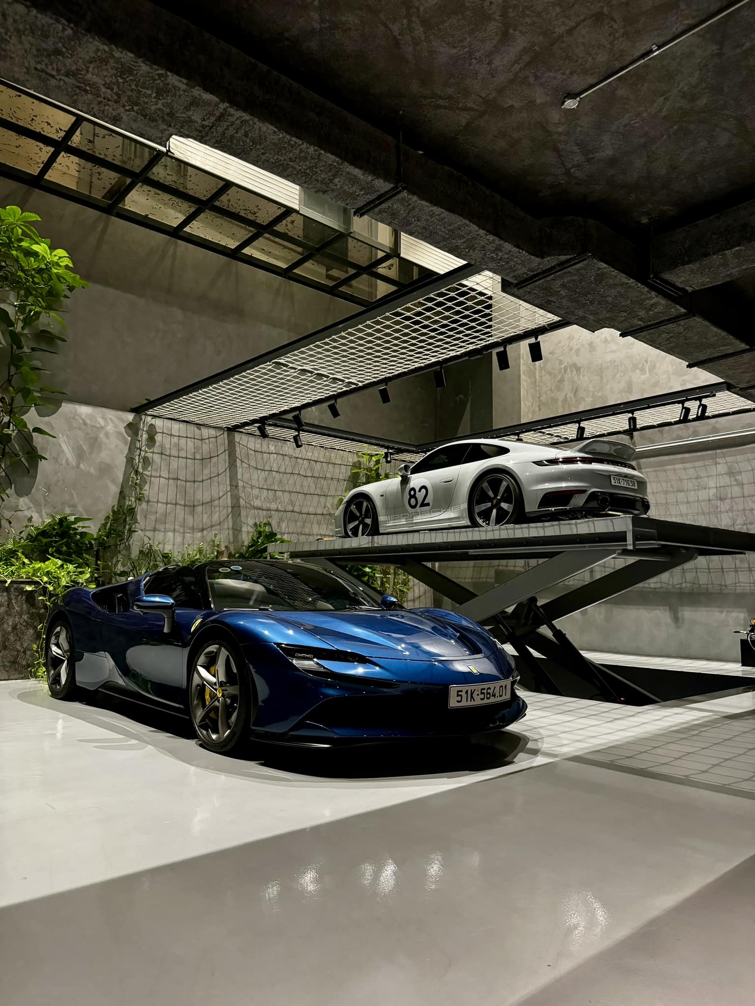 Anh có niềm đam mê lớn với siêu xe, từng tự đi làm nhiều công việc để mua chiếc siêu xe đầu tiên