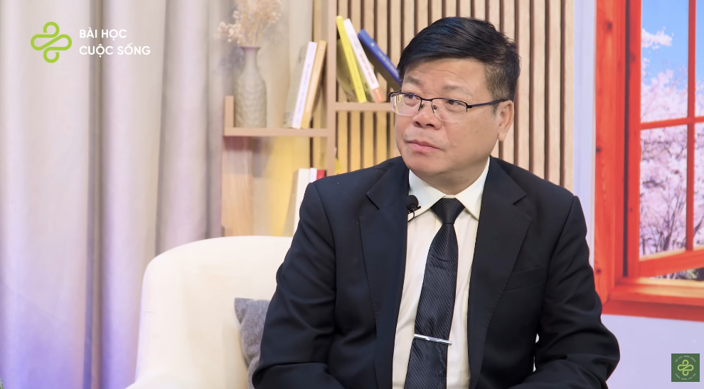 Tiến sĩ Đinh Đoàn đưa ra nhiều lời khuyên thẳng thắn